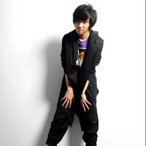 男裸体跳艳舞女又5其口交
